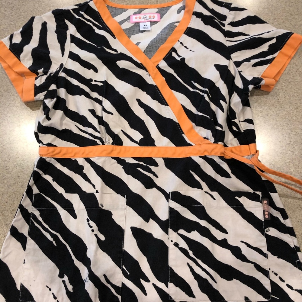 Xs Koi scrub. Orange/black